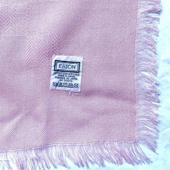 EATON vintage soft pink scarf - Picture 4 of 7
